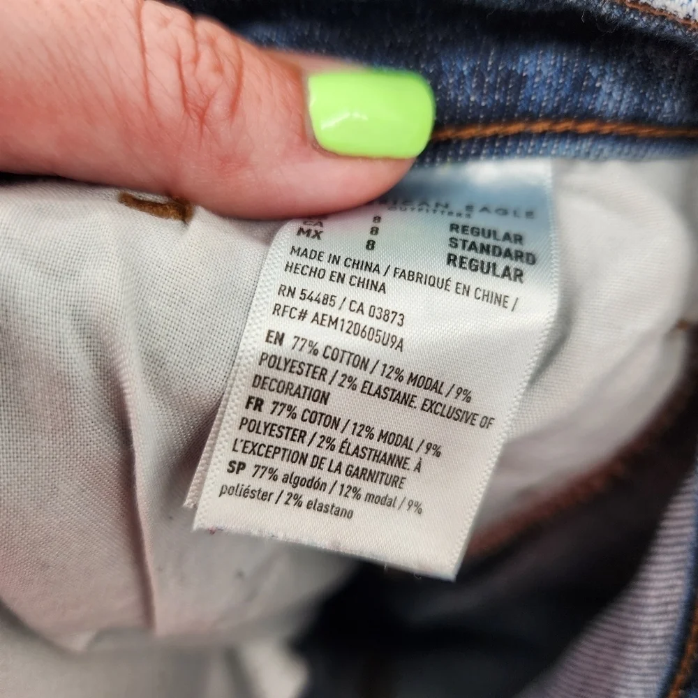 American Eagle Stretch Mom Jean Womens Size 8 Distressed Fray Hem Dark Wash